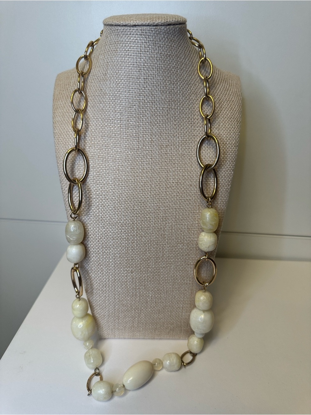 Elegant Cream Bead and Gold Link Necklace - Women Jewelry